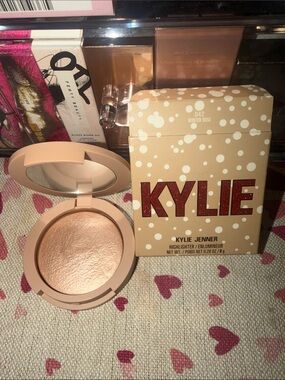 Kylie Jenner Highlighter - winter rose